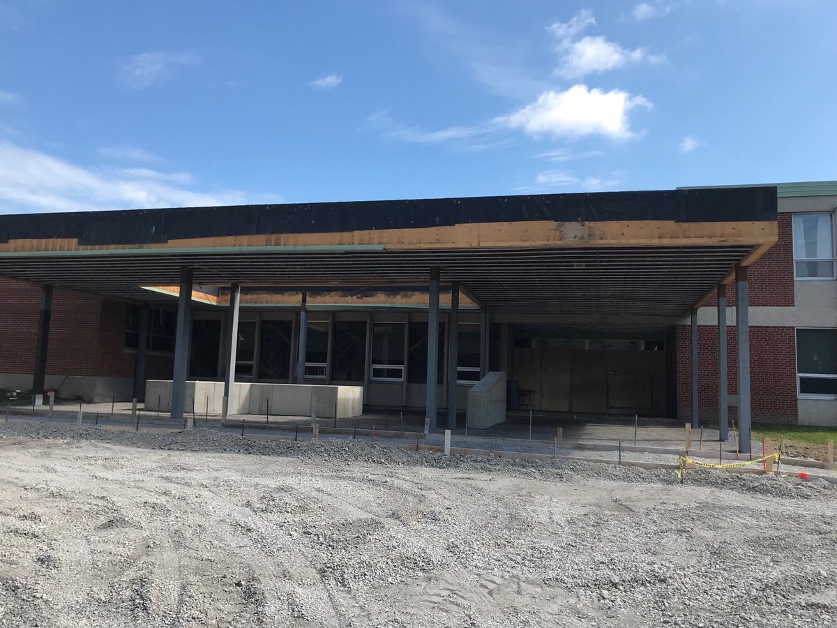 UCDSB_Construct's tweet photo. ⁦@UCDSB⁩ forming for new sidewalks ⁦@GSSTrojans⁩ https://t.co/HzNcg6tKyG