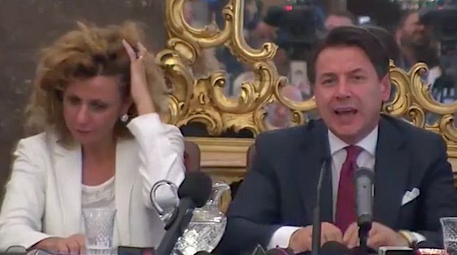 zazoomblog's tweet image. Giuseppe Conte: Comunque vada resterò vicino al Sud in qualsiasi veste - #Giuseppe #Conte: #Comunque zazoom.it/2019-08-13/giu…