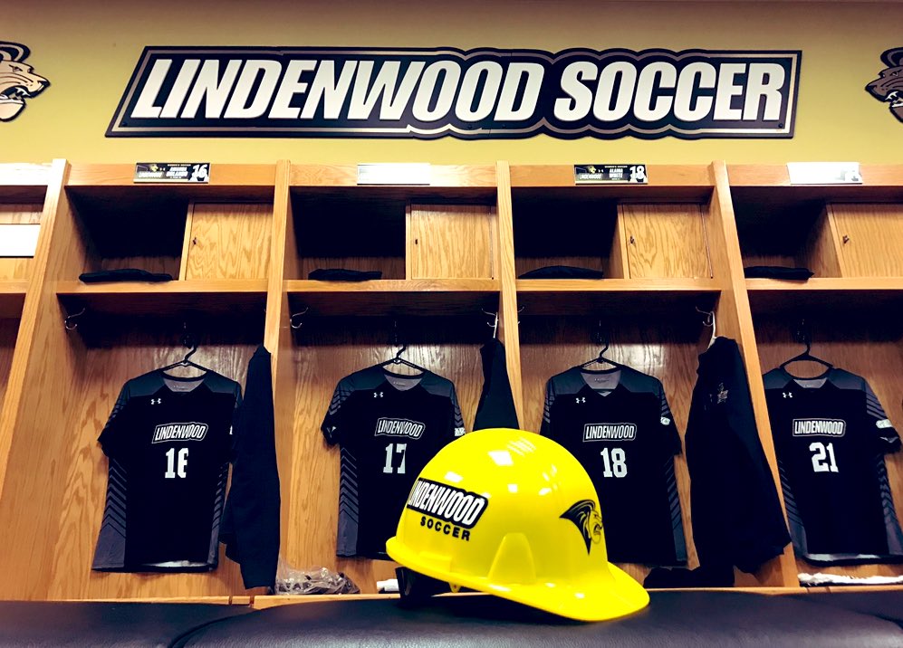LindenwoodWSOC's tweet photo. Our Hard Hat Lion of the Game helmet is ready for the season! 👷‍♀️🔨💪🏼👊🏼 #OneRoar https://t.co/mihEQv62Hz