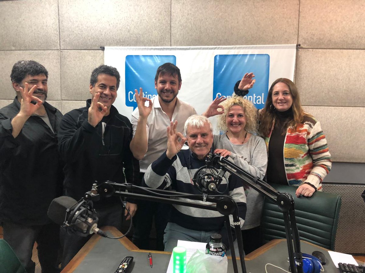 Continental590's tweet photo. Hasta las 17 #BravoContinental, el programa de @BravoPunto #Radio #Humor #Música #Noticias #GestitoDeIdea 📻🎭📰🎶👌 | Con @diegoschurman @silvinaquintans @SantiRusso @aquinosoy @ivansteinhardt y equipo! | #WhatsApp 11 4400 0590 📲 | https://t.co/4qBntCSl9T https://t.co/s4pC7K5I9S