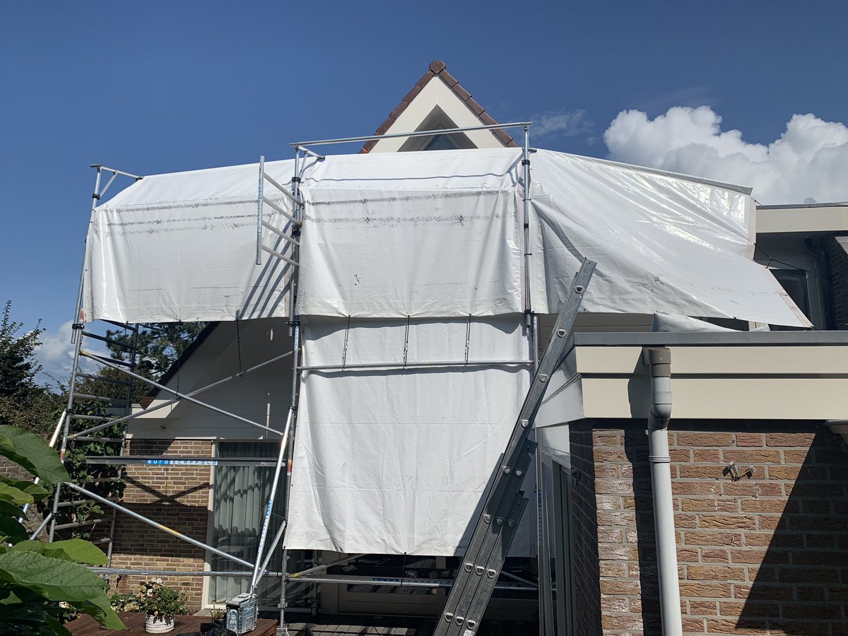 Denken in oplossingen!
Regen geen probleem! #steigervoorweinig #coenraadbotvakschilder #doorwerschermen