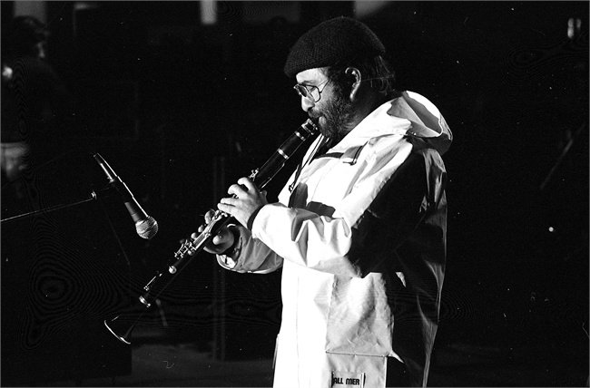 geocappiello's tweet photo. 🎶🎵🎶
Lucio Dalla & Marco Di Marco - "Cervia's Kites" (1985)
#LucioDalla #clarinet #vocals
#MarcoDiMarco #piano
#JackySamson #bass
#CharlesSaudrais #drums
https://t.co/yOL3OLl2jE
#Jazz #JazzClarinet #JazzLovers https://t.co/Q4QOLufnvQ