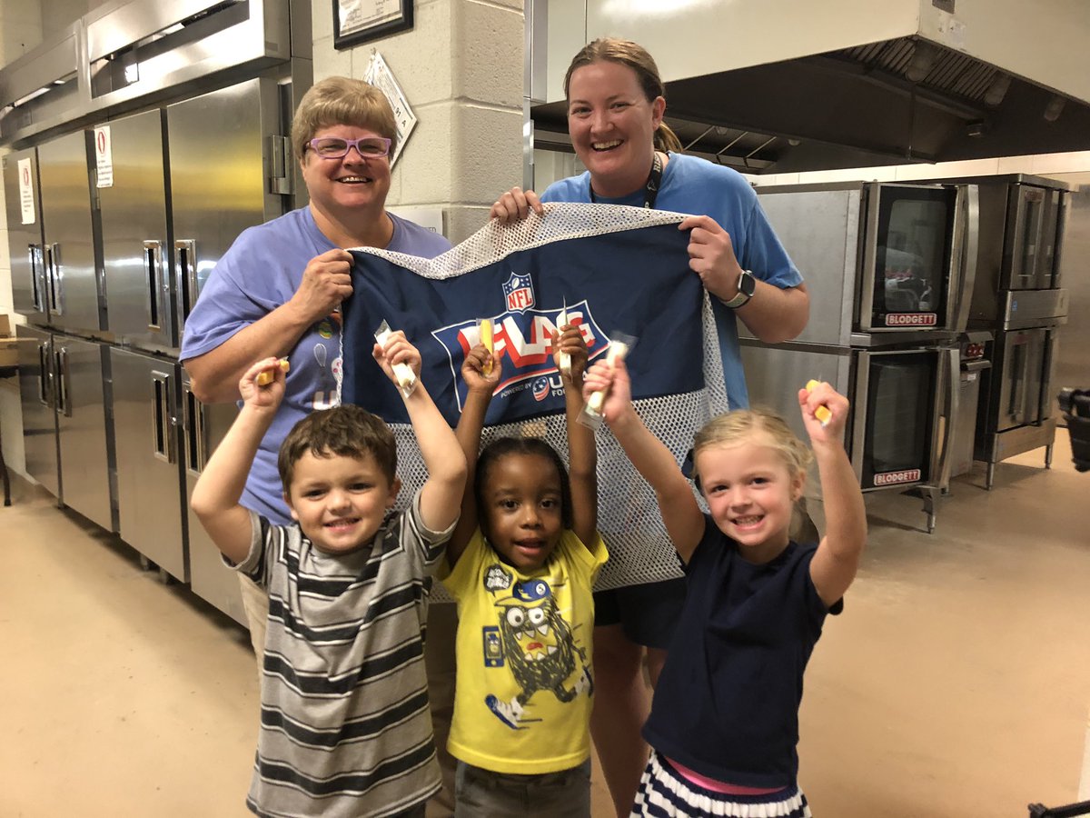 #FuelGreatness  #FUTP60C #saycheese <a href="/AtlantaFalcons/">Atlanta Falcons</a> we love cheese at <a href="/JohnsonWildcats/">Johnson Elementary School</a> #fueluptoplay60