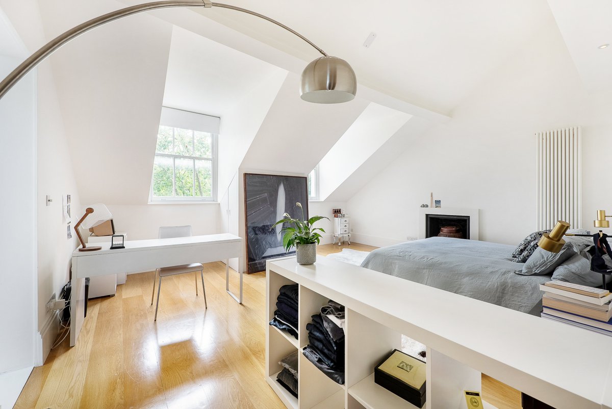 Bright upper floor, 4 bedrooms duplex flat.

15 Gledhow Gardens, London SW5.

£2850 pw Subject to Contract, Long Let