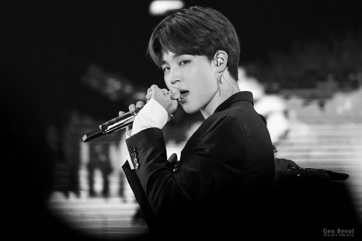 geobyeol's tweet photo. 190811 #롯데패밀리콘서트 #방탄소년단 #BTS #박지민 #JIMIN 
냉망개 온망개 다 보여줘서 정신을 못차리게 만들었던 찌밍이ㅠㅠ 수요일에... 브앱으로 찾아올꺼지? ... 누나 존버타고 이쓸께.. 휴가 잘 보내고 아미사랑하는 마음 더더 충전해서 와줘~
@BTS_twt https://t.co/RrhUYTuTpF