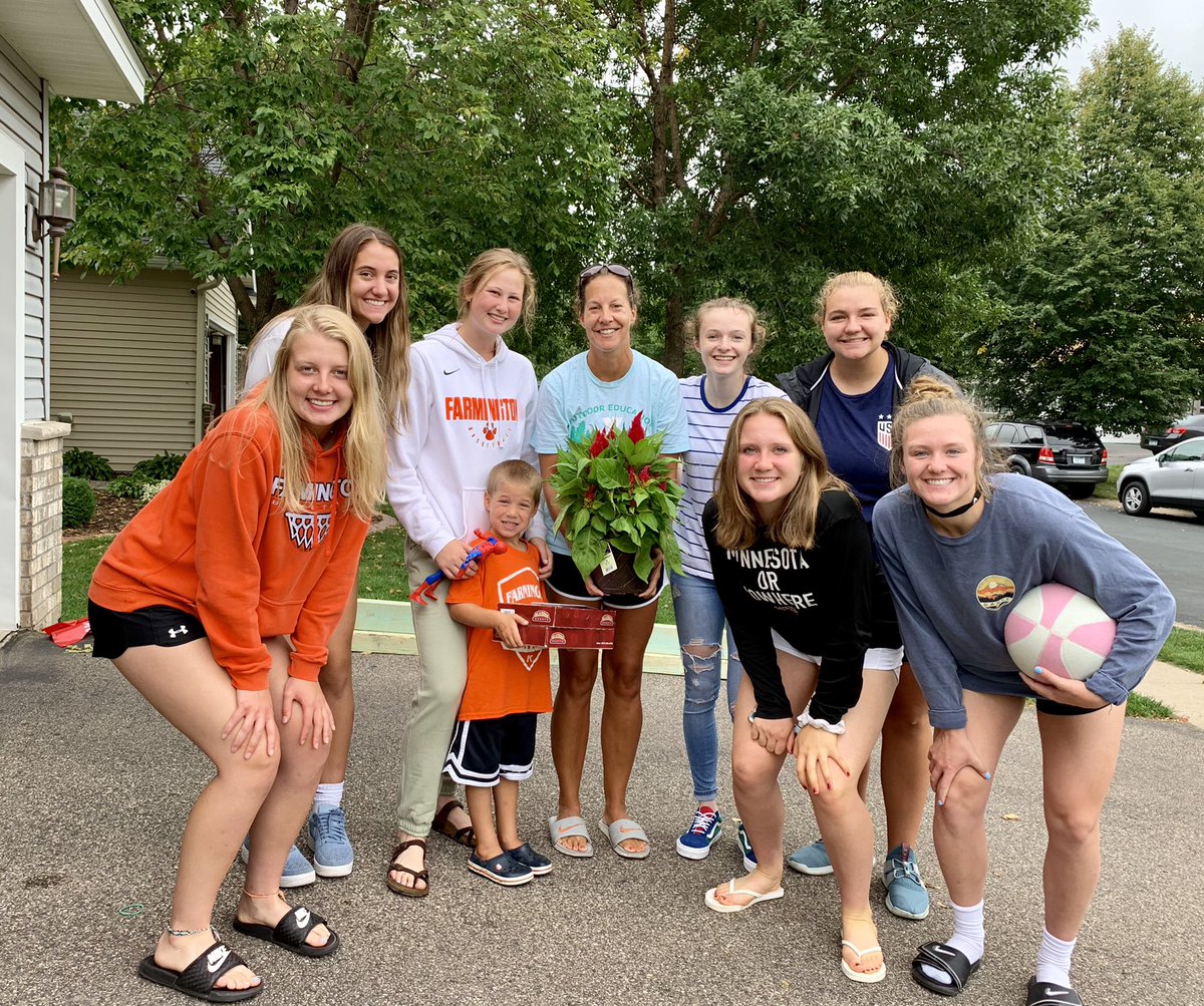 FHS_gbball's tweet image. Good start to a birthday! ❤️ What a neat surprise! They know how to brighten ones day! (Missed all the girls crushing it in fall sports practice 💪) #donuts