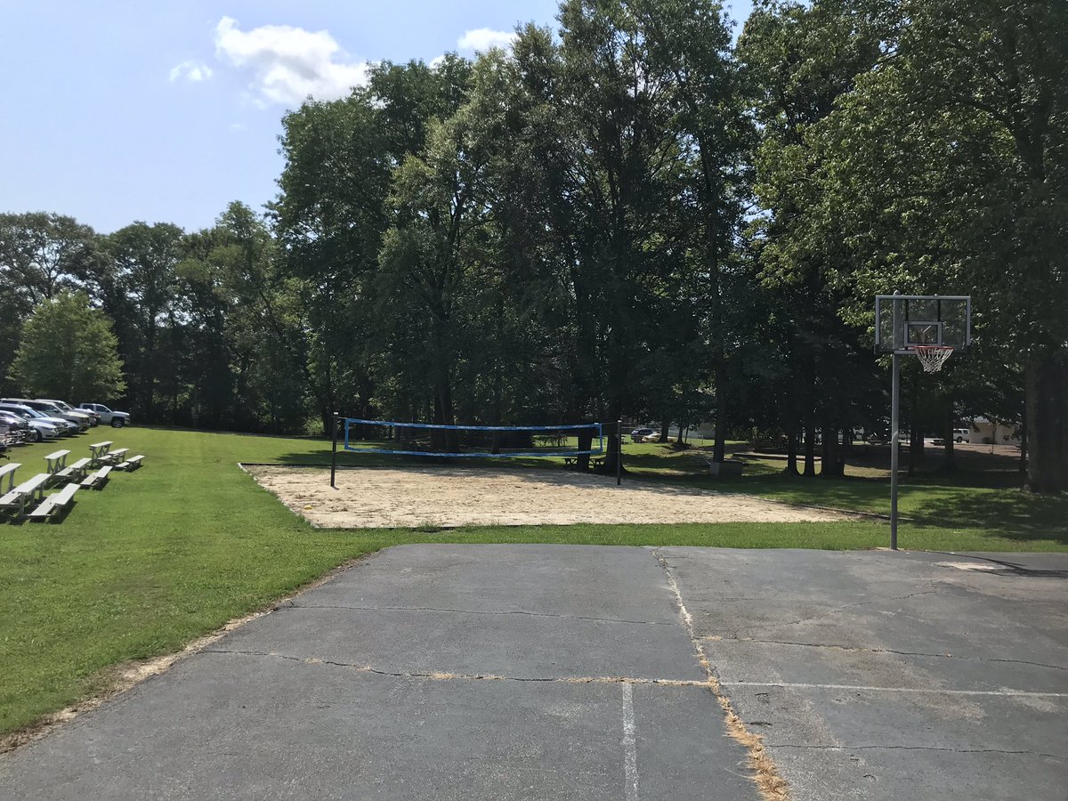 natalie_allison's tweet image. Memories of church camp come flooding back here at @GovBillLee’s Rural Opportunity Summit, being held in Linden at the Baptist conference center. It’s a full Cabinet meeting to hear from Tennessee’s distressed rural counties.