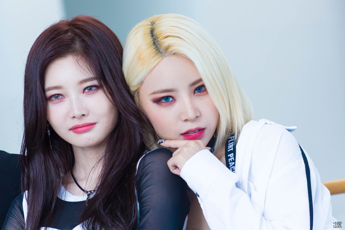 underthe_seea's tweet photo. 190812 쇼업 팬미팅  

심쿵리더 김희정 🐇
큐티섹시 강은영 💜👀

#핑크판타지 #PINKFANTASY
#SEEA #시아 #AINI #아이니 #ピンクファンタジー 
@pinkfantasy_kr https://t.co/mYeLodCk6k