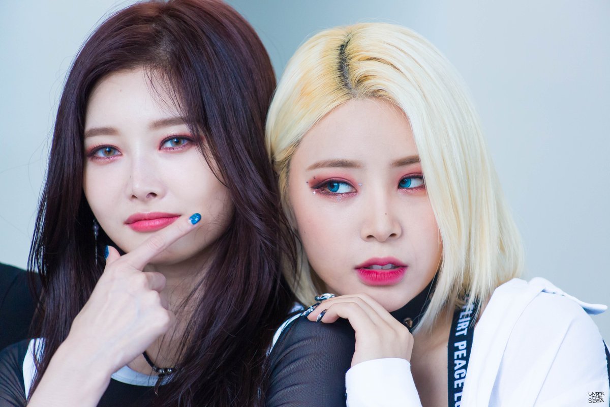 underthe_seea's tweet photo. 190812 쇼업 팬미팅  

심쿵리더 김희정 🐇
큐티섹시 강은영 💜👀

#핑크판타지 #PINKFANTASY
#SEEA #시아 #AINI #아이니 #ピンクファンタジー 
@pinkfantasy_kr https://t.co/mYeLodCk6k