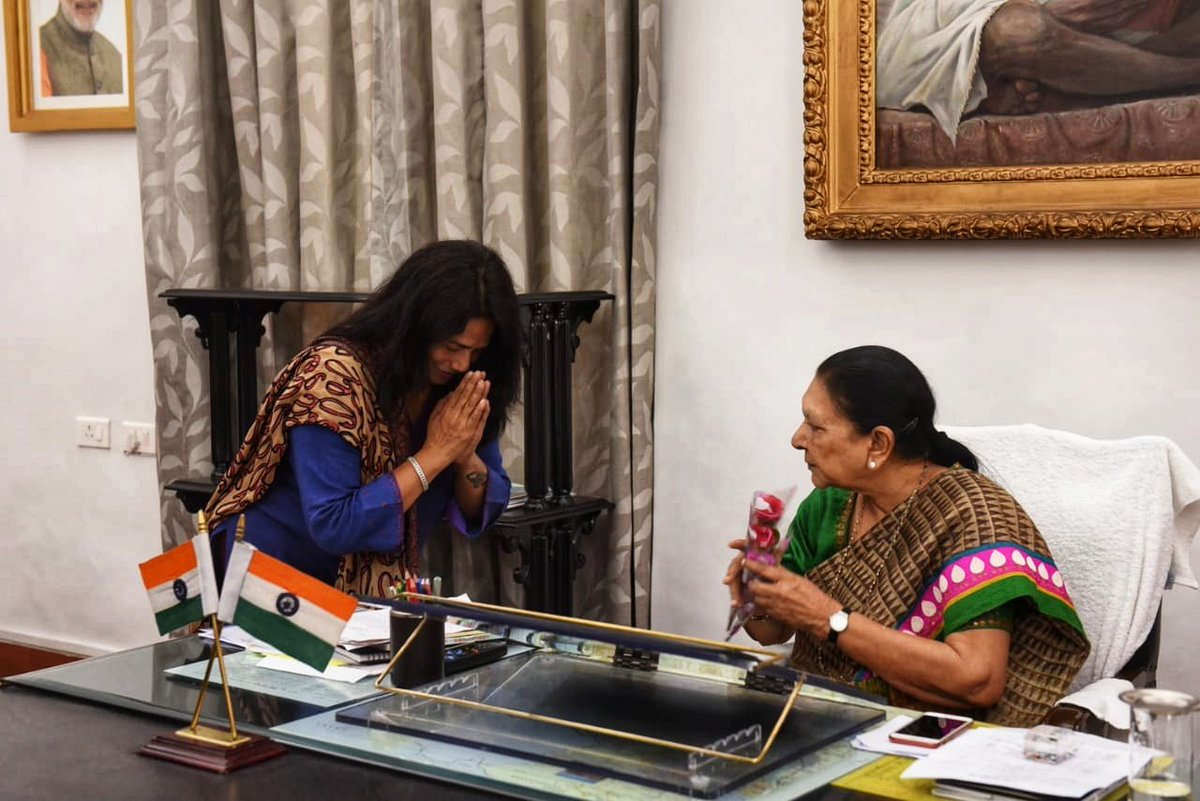 i_tweetu's tweet photo. Meeting #Her_Excellency
#GovernorOfUP
@anandibenpatel Mam.
It was a pleasure to interact with her..and listening to her on education...
#Independent_Day
#Reading_Mela https://t.co/yOJO135DKU