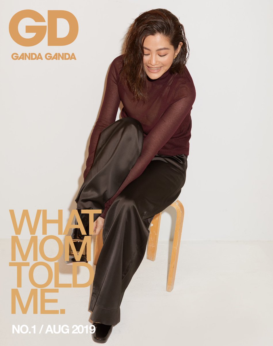 _GANDAGANDA_'s tweet photo. ปกแรกของ @_GANDAGANDA_
“ What an Incredible Woman”
ประจำเดือนสิงหาคม 62 นี้ด้วยผู้หญิงที่เต็มไปด้วยรอยยิ้มให้ทุกคนเสมอ และเป็นที่รักขอบทุกคน พี่สู่ขวัญ บุลกุลค่ะ
ฝากติดตาม @_GANDAGANDA_ ของเดือนนี้ด้วยนะคะ มีอะไรมาอัพเดทเรื่อยๆ รอติดตามได้เลย 💛
#GDmagazine
#GandagandaIssue https://t.co/tFduEYw3XG