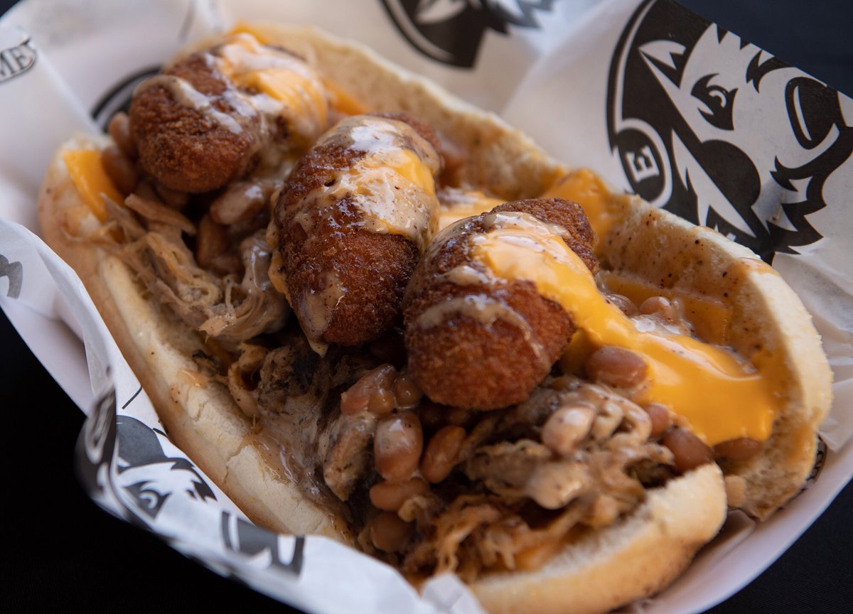 eddyspapi's tweet photo. keep voting for @erie_seawolves the #BigPoppa in the #BushsHomeRunRecipes Hoagie, Cheddar Cheese slices , Pulled Pork, Baked Beans, Cheddar Jalapeño Poppers w/ Spicy Ranch Dressing!! https://t.co/TTa573d7kY https://t.co/kGoEQAQ4LD