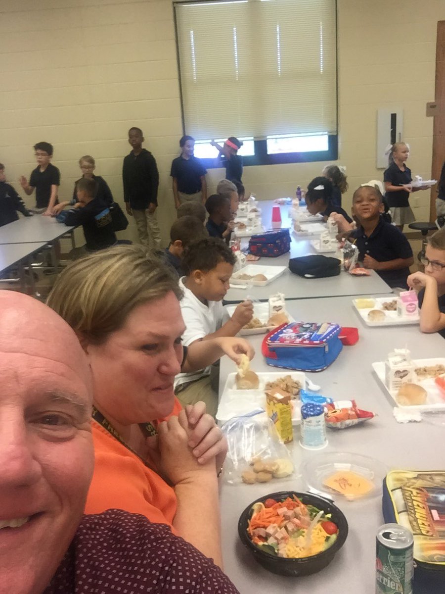 Lunch with Mrs Karen's 1st grade at South Fork!!!
⁦<a href="/JoeMurphylpsb/">Joe Murphy</a>⁩ ⁦<a href="/Livingston_PPS/">LivingstonPPS</a>⁩ ⁦<a href="/LppsSfs/">LPPS SFS</a>⁩