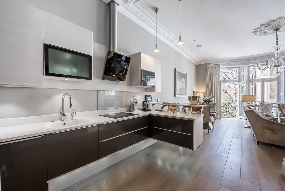 2 Bed Flat, 20 Gledhow Gardens, South Kensington, London

£1,750pw (fees apply)

Accommodation: Reception: Kitchen: 2 Bedrooms: 2 Bathrooms (Master en-suite): Two Balconies: Access to 2 communal gardens (sttuc)
