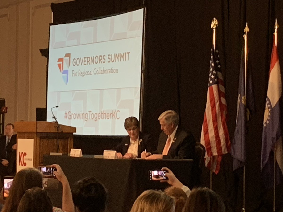 TheRealMarkNuss's tweet photo. Honored to have the opportunity to be in the room with my son to witness history ending of the #borderwar between #Kansas and #Missouri. Thank you @GovParsonMO @GovLauraKelly and @kcchamber for your tireless work. #GrowingTogetherKC @CenturionsKC https://t.co/EbNVWSPPol