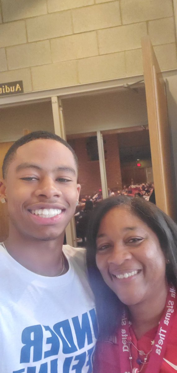 mscreer17's tweet photo. Love this kid. Neko stopped by the school to see the @Richsouthhs staff prior to getting on the road to Central State University.
#RichInStudentSuccess
#RSStarPower https://t.co/fOTAZhcnHk