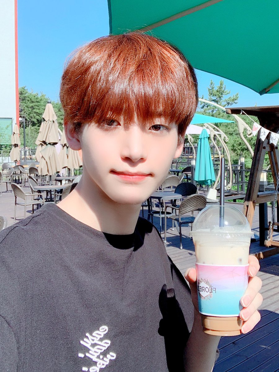 day26ㅡ thankyou the selcas king! i hope you enjoy your vacation and rest alot (dont forget to eat your faves foods) i miss you and love you <33 take care!