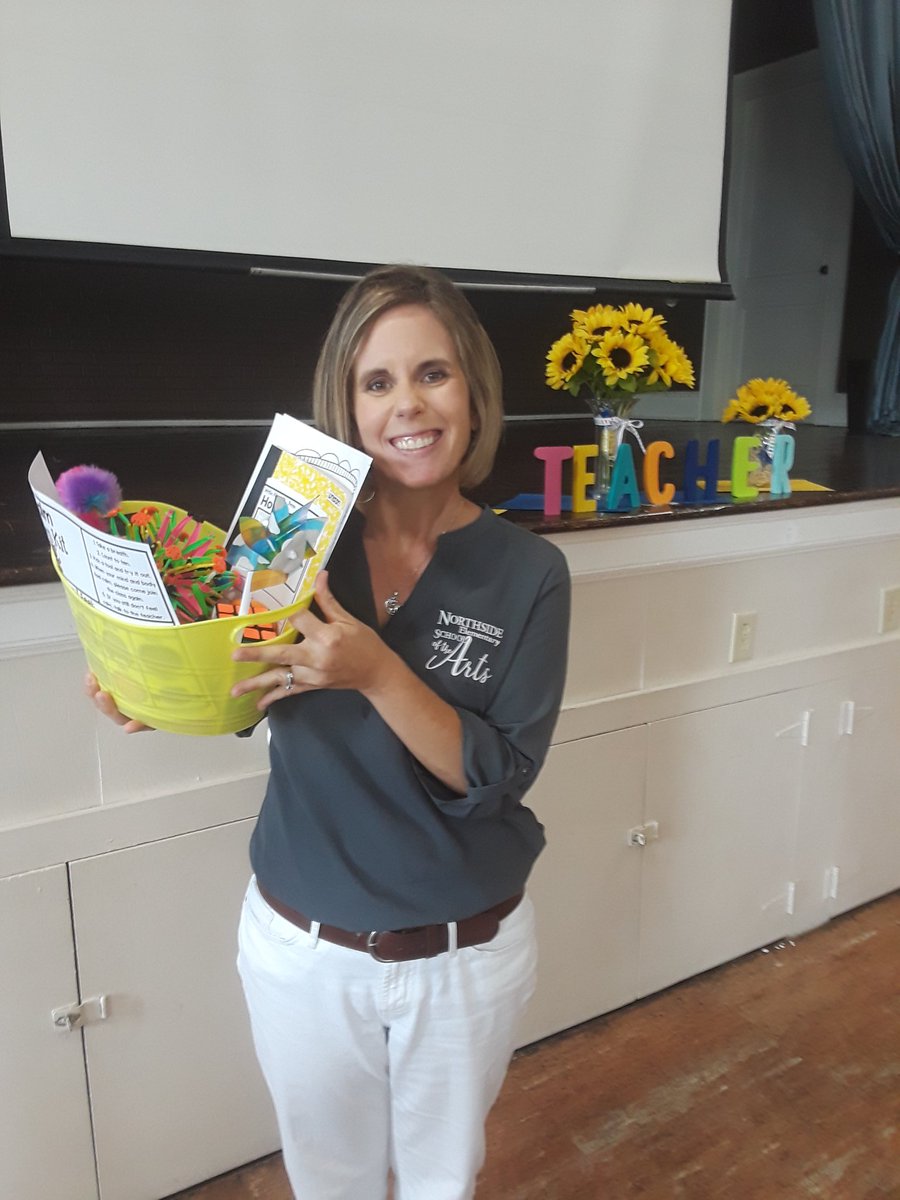 kanteach's tweet photo. Great morning at my new school! Feels good to finally meet everyone! #OneteamOnemissionOneRockHill #newbeginnings #bearainbowinsomeonescloud https://t.co/q9xUzD4nLQ