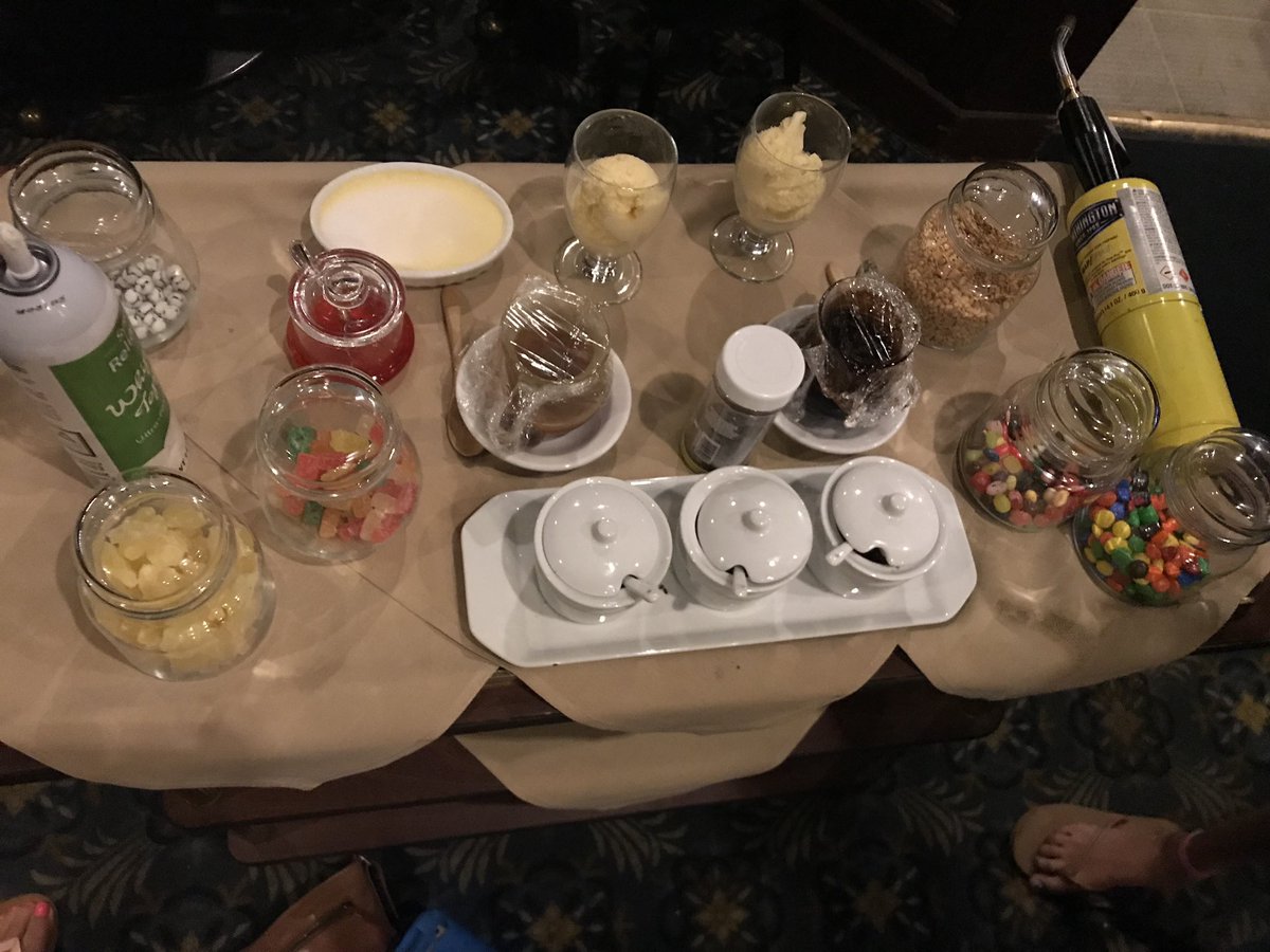 AWoliczko's tweet photo. We love our annual family trip to @SparksNugget Oyster Bar! The shellfish tower & the table side Sundae Bar! #WeAteItAll https://t.co/N5tegbMnIJ