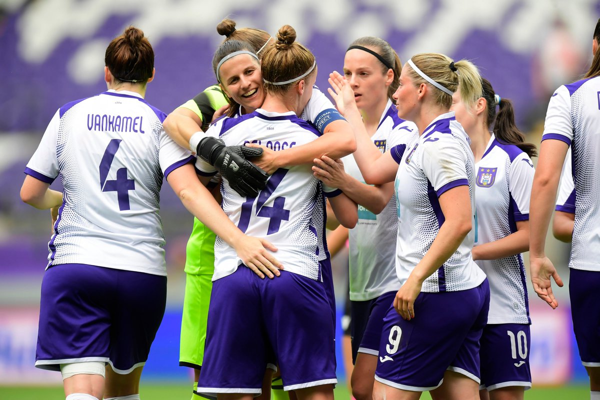 rscanderlecht's tweet photo. Onze #RSCAWOMEN stoten door naar de 16e finales van de UEFA Women's Champions League! 💜 Nos #RSCA Women sont qualifiées pour les 16èmes de finales de l’UEFA Women’s Champions League! 👍 #COYM #UWCL https://t.co/5bVI3NgJi9