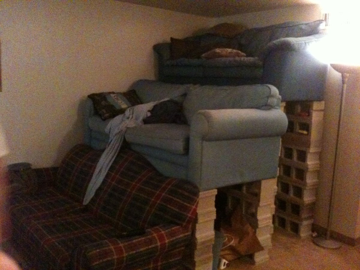 SphereAV1's tweet image. Some things should just be left to the experts #hometheaterfail #smarthomefails #diygonewrong