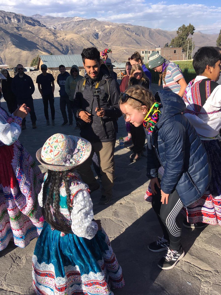 campperu's tweet photo. #TeamHuallaga getting to know the community at #CampColca😄 #DoSomethingAmazing #CampsEffect @CampsInt https://t.co/gpt1CxB7p3