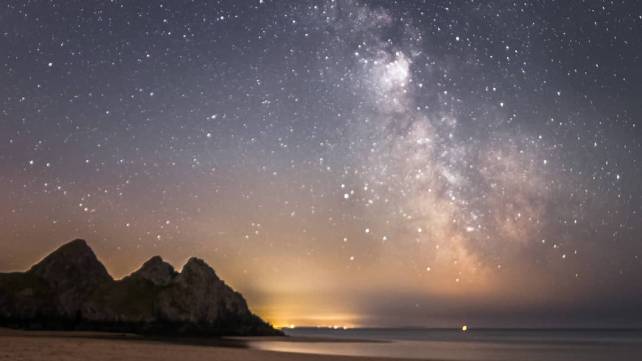 walesdotcom's tweet photo. Around 19% of Wales has official Dark Sky status – perfect for stargazing #WalesFact

Image of Three Cliffs Bay, Gower Peninsula by Itay Kaplan
https://t.co/hCLIpvf8sl https://t.co/D1GB9IJVLH