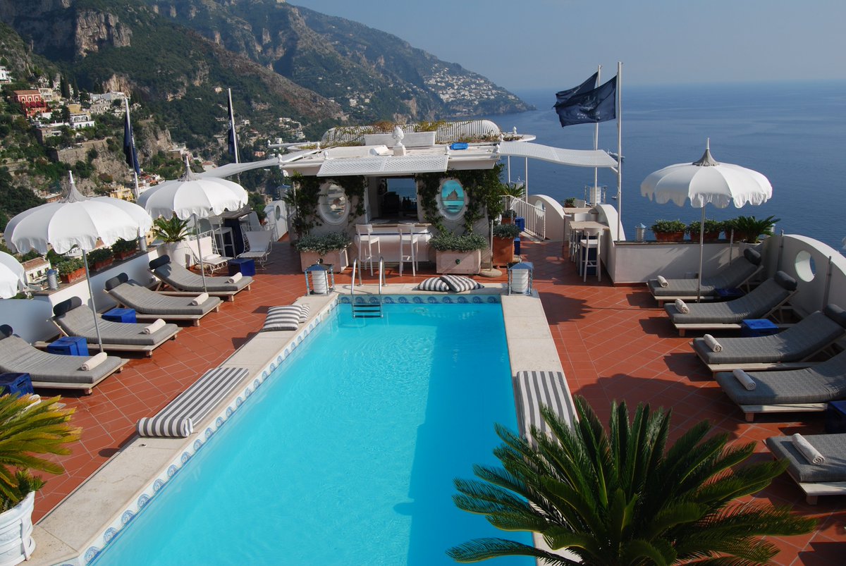 ClassicJrneys's tweet image. The famous #AmalfiCoast is known for many things: colorful houses and cliffside villages, overgrowing gardens filled with lemon and orange trees, beautiful hidden beaches, and the famous #hotelvillafranca where we stay on tour! 😍bit.ly/2H2Lt2M