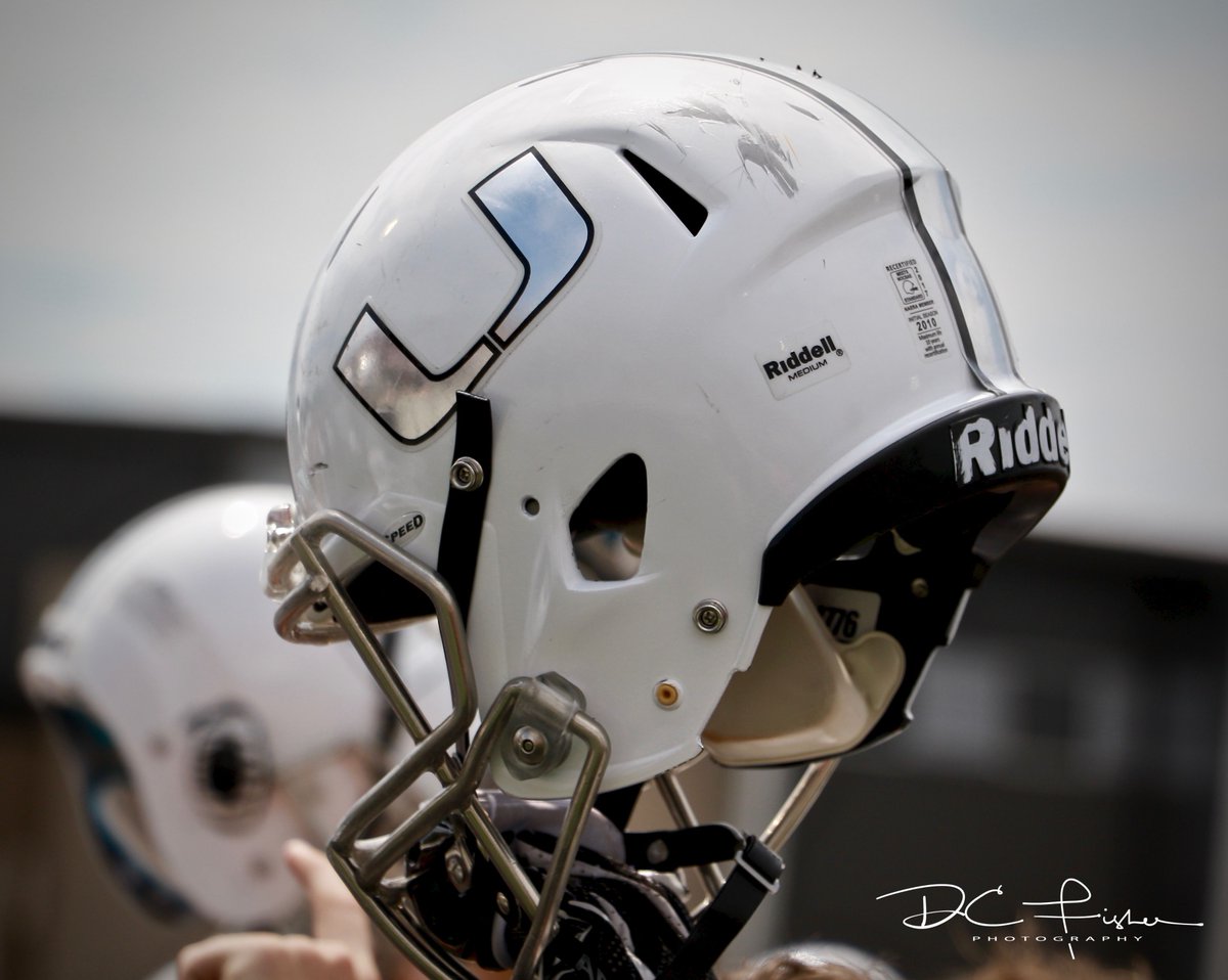 The pursuit for the gold ball is about to begin! Who's ready for some football? I know I am!!
#highschoolfootball #union #unionredskins #redskinsforlife #goldball #statechamps #sportsphotographer #canon
