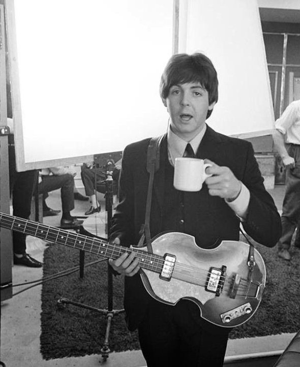 Happy International #LeftHandersDay! Shout out to all the lefties out there! Make yourself known in the comments! ✋