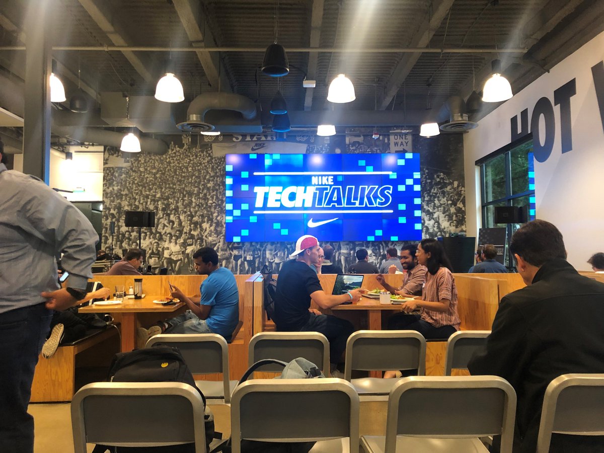 VanderTweet's tweet image. We might be a few days late in sharing, but our team had such a great night with @NikeTechTalk last week! Insightful talks, so many friendly faces and 🍻 #PDXtech #Networking #NikeTechTalks