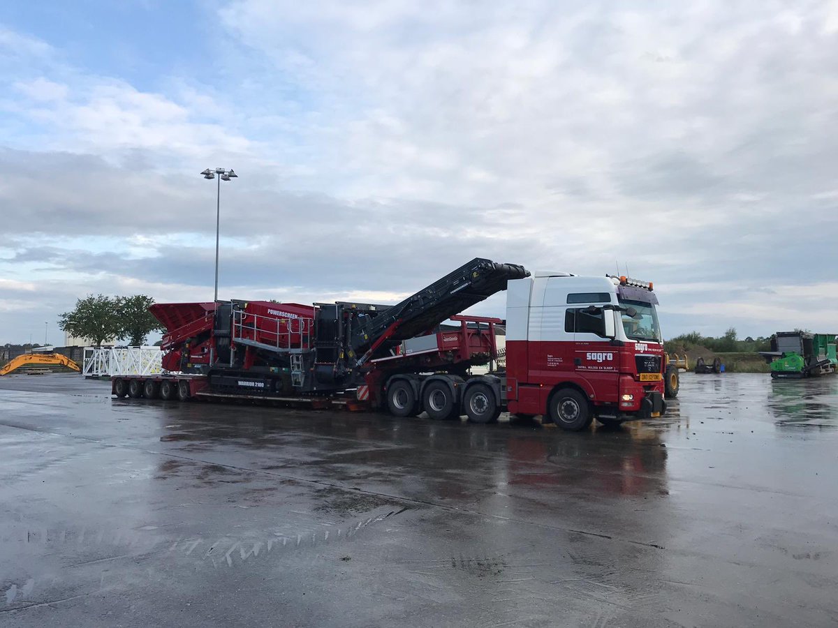 Vanaf onze vestiging in Hardenberg is vandaag de nieuwe <a href="/Powerscreen/">Powerscreen Mid-Atlantic</a> Warrior 2100 van <a href="/sagrobv/">Sagro</a> opgehaald door hun eigen zwaartransportcombinatie.

Snel meer als deze duurzame capaciteitsmaker die zowel door diesel- als stroom kan worden aangedreven in actie is.