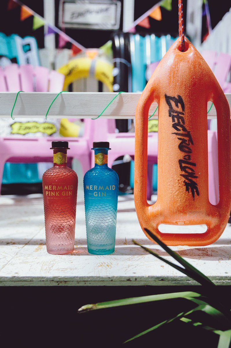 iowdistillery's tweet photo. Are you ready for this ? @Electroloveuk @CowesYachtHaven all week - the best places to bust some moves to some groovy tunes! 🎧🎶🧡💛♥️💜

#mermaidgin #elpartycentral #elcowesweek #cowesweek #cowesweek2019 #electriclove https://t.co/mSuhl6f1II