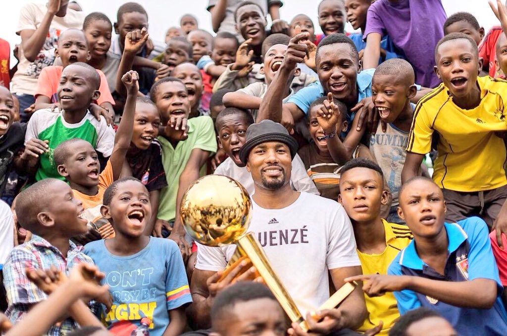 kumarmanish9's tweet photo. Never Forget Your Roots ❗
An inspiring story of #SergeIbaka, a  professional🏀player for the #TorontoRaptors. 
He won #NBAchampionship and to celebrate it he visited same restaurant in #Congo for a full meal where he use to beg for leftovers 15 years back.
#AnythingIsPossible https://t.co/bR3XXkiPdT