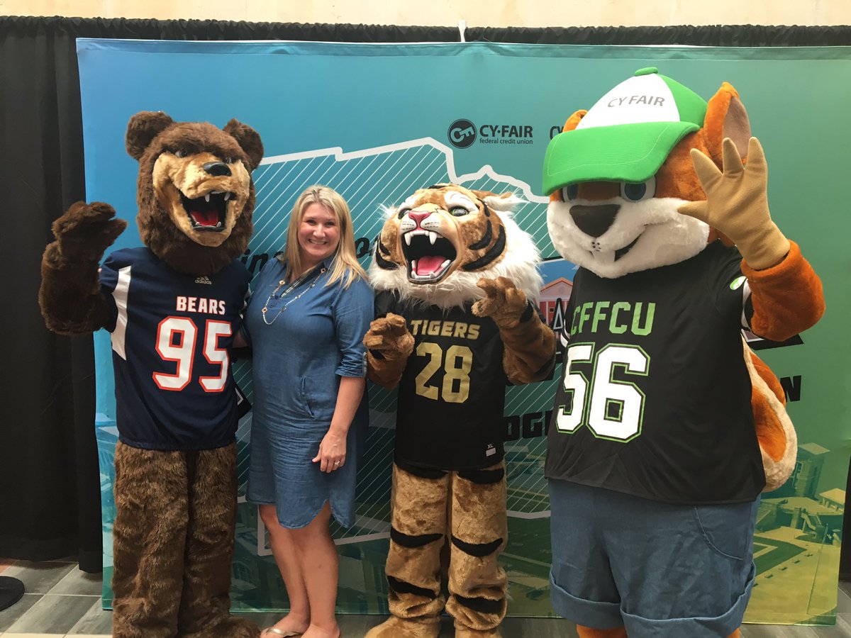 geaslink's tweet photo. ♥️CyFair Federal Credit Union.  GO BEARS!!!!! #cyfairfcu https://t.co/YmpWVis3ql