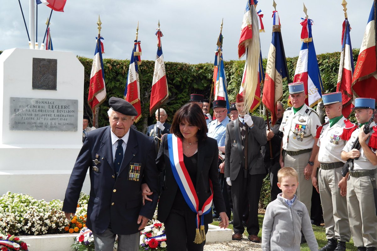 senateur61's tweet image. #RouteLeclerc les anciens de la #2iemeDB André Houel ,Paul Guilbert ,Alain Raphaël ,Roger Doré nous montrent  le chemin ils sont le visage de la France 🇫🇷je suis honorée d’avoir croisé leur chemin grâce à @BAYARDChris et la #FondationLeclerc @Gendarmerie_61 @gdarrieussecq