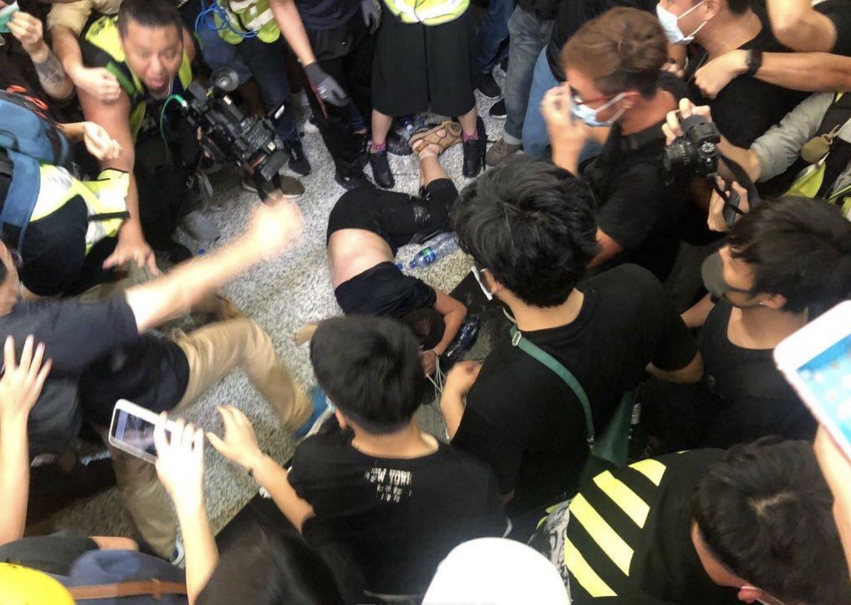 XaKz6Xjks5NWJzC's tweet photo. #HongKongProtesters #HongKongAirport Beating innocent people, is that what you call freedom and democracy? https://t.co/1IgMjZZASf