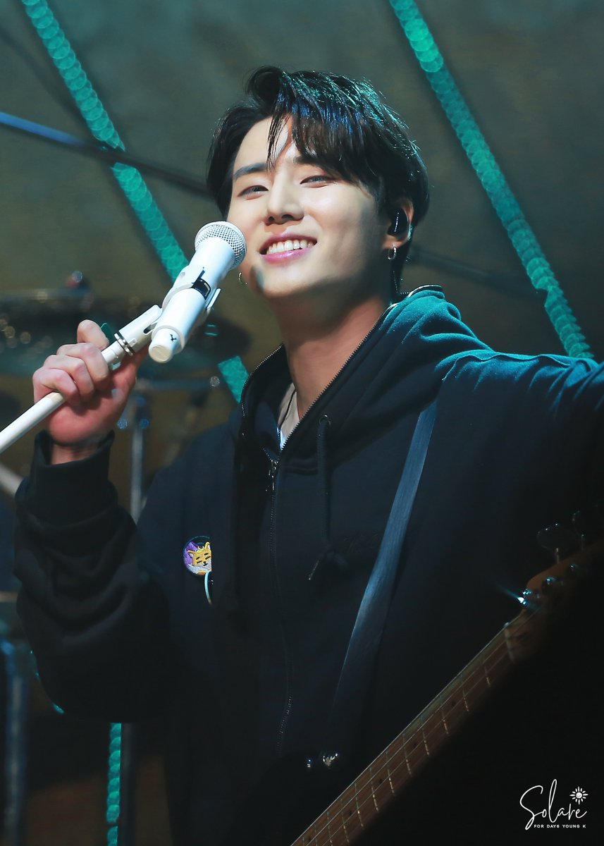 solare_1219's tweet photo. 181224 선물콘 

go to the ends of the earth for you,
to make you feel my love.
#데이식스 #영케이 #강영현 #DAY6 #YoungK https://t.co/XJqWqU2gsH