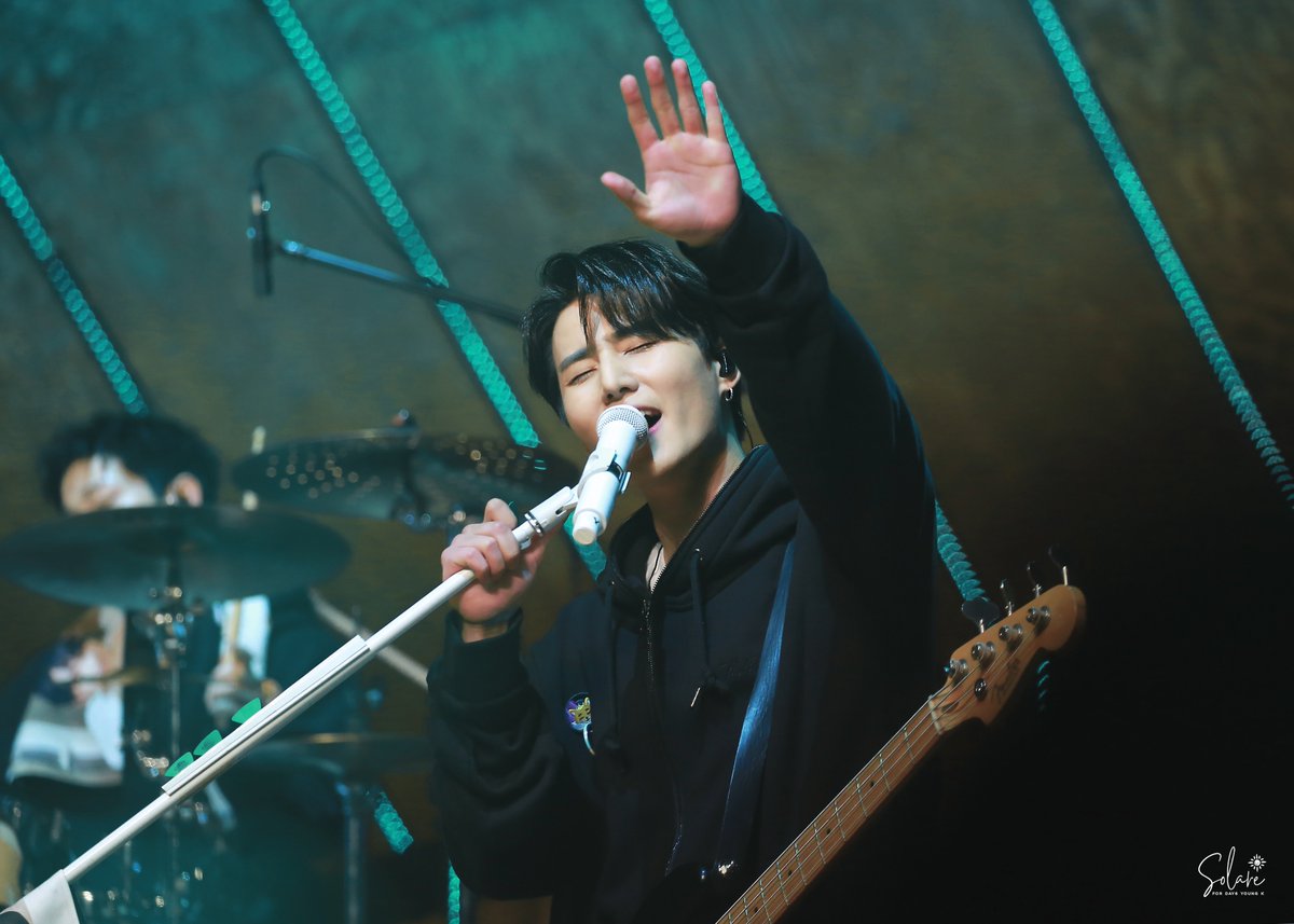 solare_1219's tweet photo. 181224 선물콘 

go to the ends of the earth for you,
to make you feel my love.
#데이식스 #영케이 #강영현 #DAY6 #YoungK https://t.co/XJqWqU2gsH