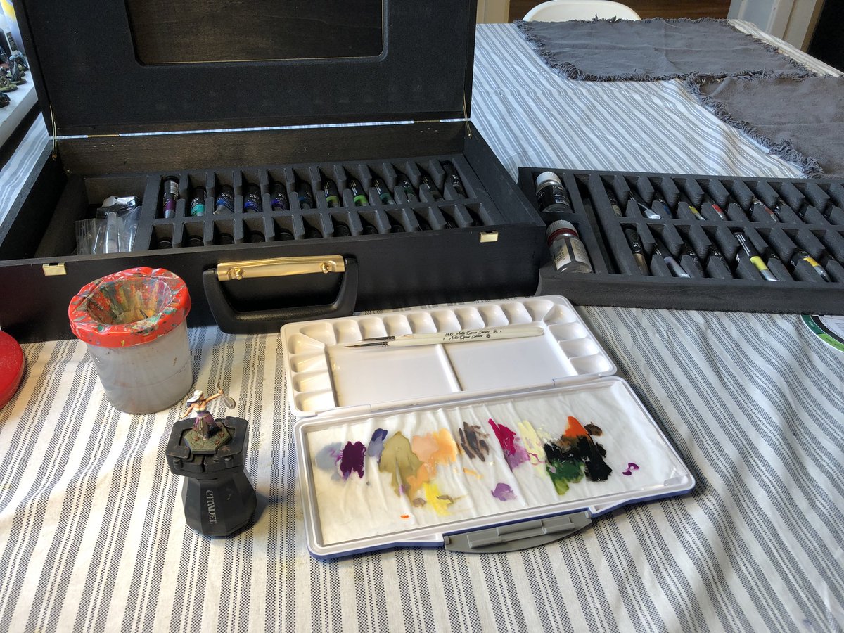 FamilyGeekStuff's tweet photo. Had a few quick thoughts on new Scale75 paints that were still a bit long for Twitter. 
https://t.co/08wVIb2WUM 

#scale75 #paint #miniatures #familygeekstuff https://t.co/CHgfa87hBT