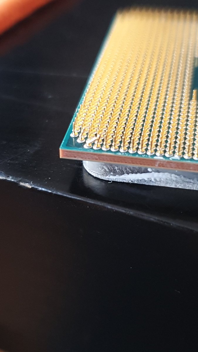 Cómo cuando un amigo le hace de armador de computadoras! #Sinosabesnolohagas p.d todo salió bien y l computadora revivió