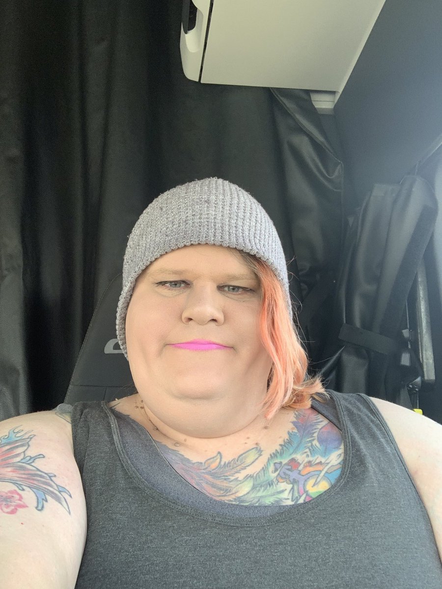 fatugly_fuckpig's tweet photo. Had to put on some makeup to take away from my #broken ankle #brokenlegproblems #SSBBW https://t.co/cVLsoYA2kh