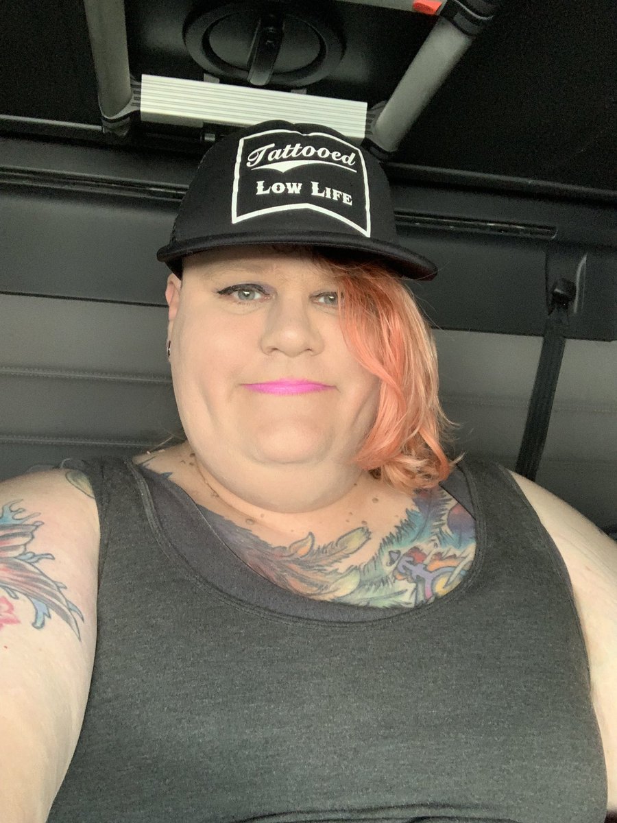 fatugly_fuckpig's tweet photo. Had to put on some makeup to take away from my #broken ankle #brokenlegproblems #SSBBW https://t.co/cVLsoYA2kh