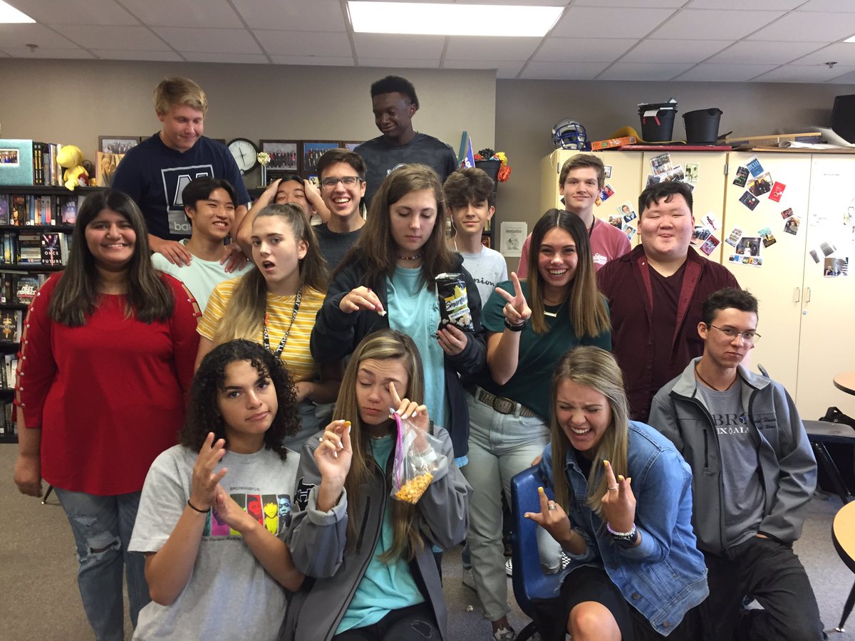 mrs_friend's tweet photo. Year two with my favorite Friendly Advisory group! #todayathhs #missingthree #junioryear https://t.co/iKhrLmuBD4
