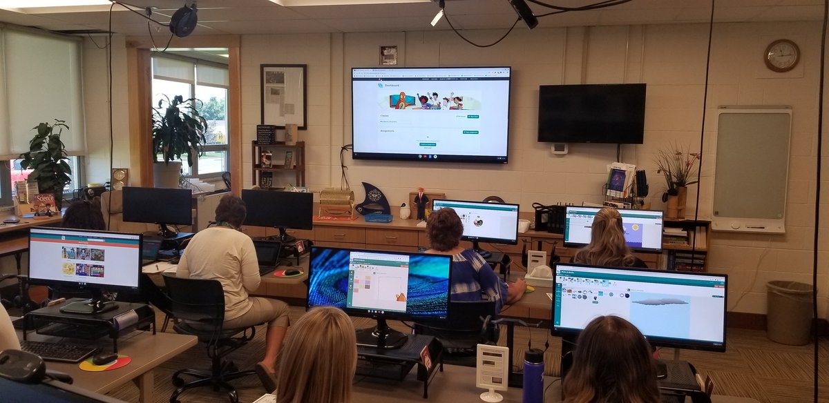 MrsPage_GPE's tweet photo. Learning all about Brain Pop Make-a-Movie. #techjumpstart
#landerschools #brainpop https://t.co/txCE7tINhk