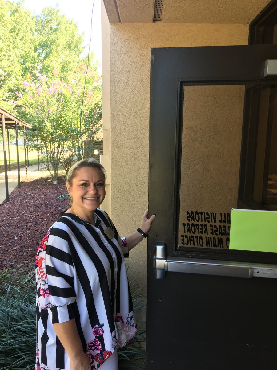 AR_STEM's tweet image. .@ArkansasEd State Math Specialist .@ToriRocole  welcoming students .@APSD_News Central Primary School #ARMathQuEST #STEM4AR #Together4AR