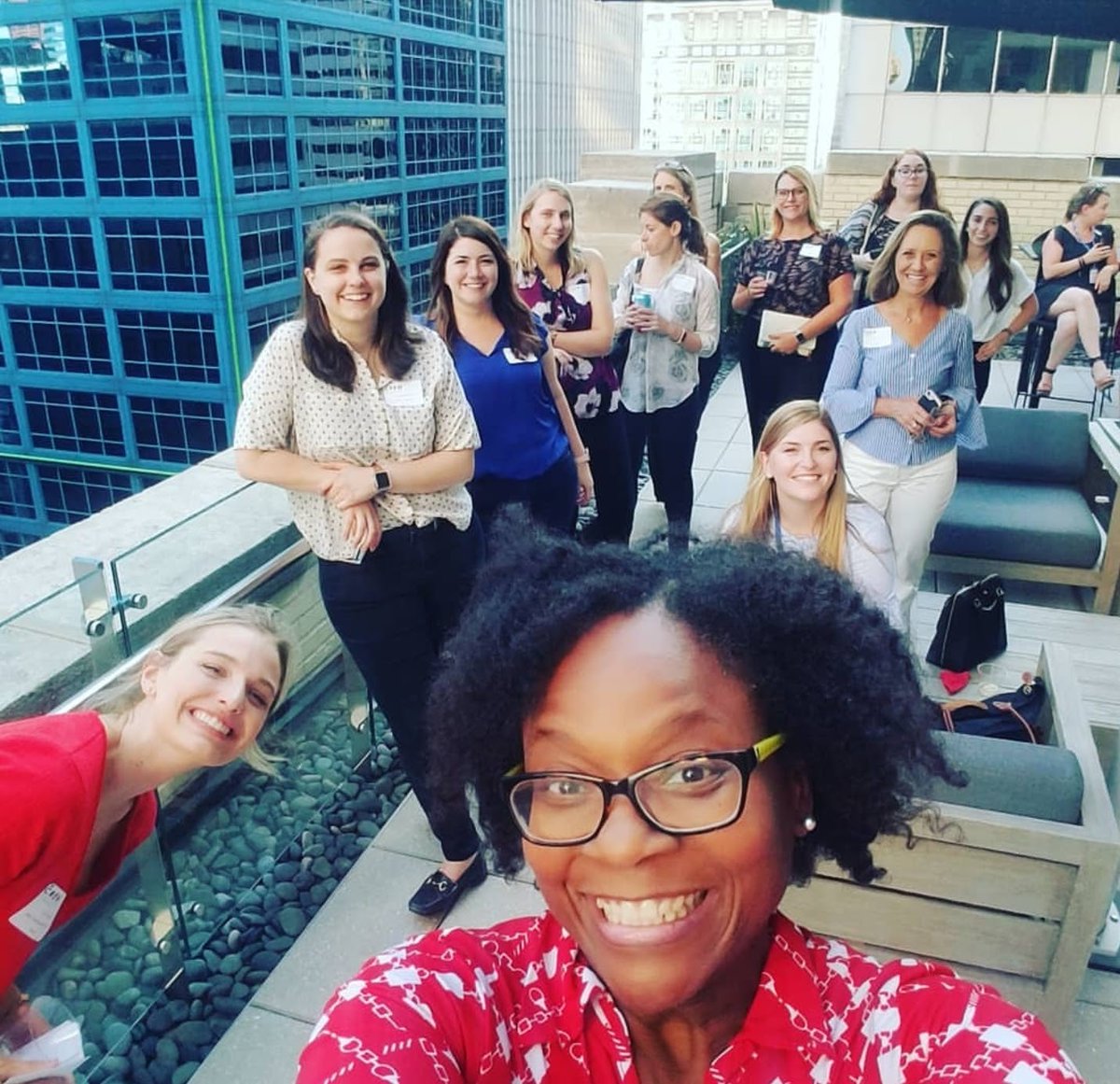 CREW_Chicago's tweet photo. Thanks to everyone who joined us for Cocktails &amp; Conversations and to @Bearcc1  for hosting! Check out our new Instagram for more photos from the event: @crew_chicago #WomenInCRE #Networking https://t.co/nu0FB1Wllf