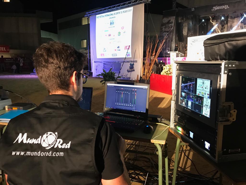 MundoRed_Tweet's tweet photo. En #MundoRed somos tu soporte técnico idóneo para que tu evento salga perfecto. Este año, en la entrega de premios del Festival Internacional de Cortos 'El Pecado' de #Llerena estuvimos coordinando la parte audiovisual de la gala. Tenemos el equipo técnico y humano que necesitas https://t.co/ouJ8i8lkFo