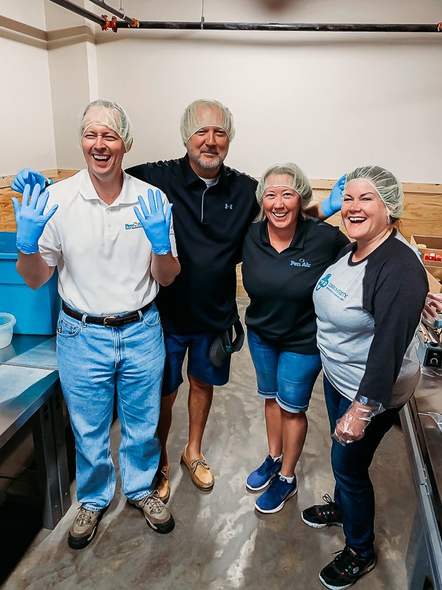 PenAirCU's tweet photo. Sometimes the leaders on our Member Experience Team put on stylish hairnets in the name of #Communerosity.
Thank you to Manna Food Pantries for giving this crew a chance to fight hunger in our community (and helping them make a super rad fashion statement). 🥫 🌽 🥛 https://t.co/JE2tc1ASPK