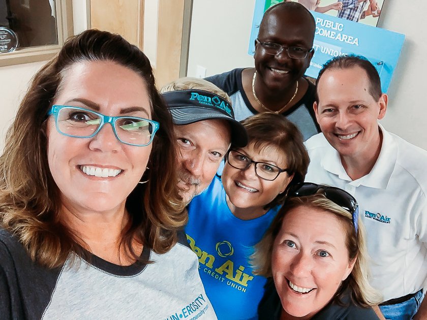 PenAirCU's tweet photo. Sometimes the leaders on our Member Experience Team put on stylish hairnets in the name of #Communerosity.
Thank you to Manna Food Pantries for giving this crew a chance to fight hunger in our community (and helping them make a super rad fashion statement). 🥫 🌽 🥛 https://t.co/JE2tc1ASPK
